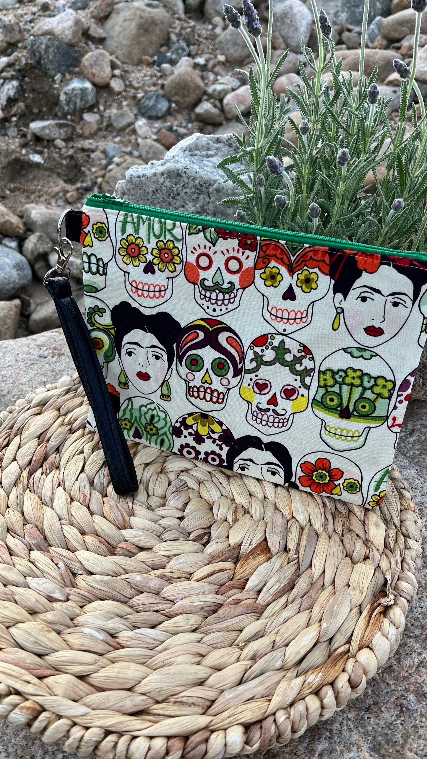 Frida y Calaveritas de amor Zipper Bag (Beige)